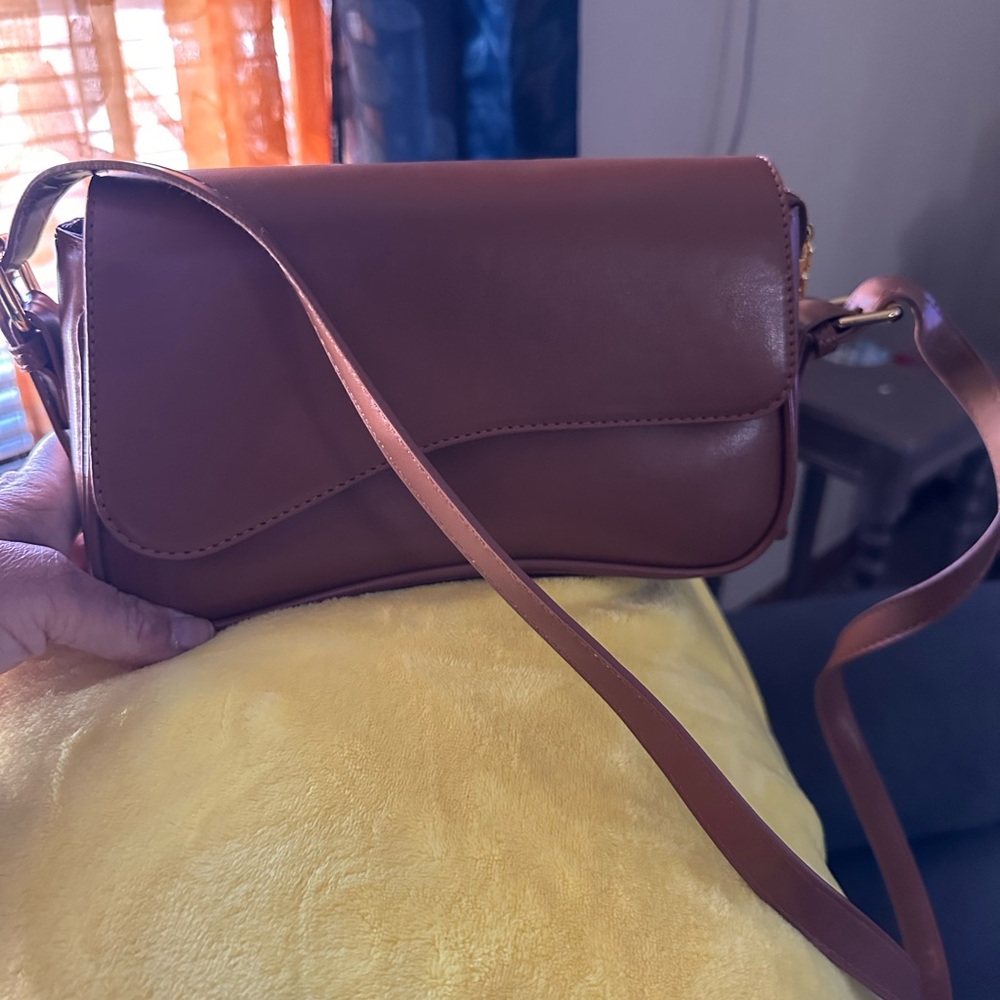 Chic Brown Crossbody Bag (Vegan leather)